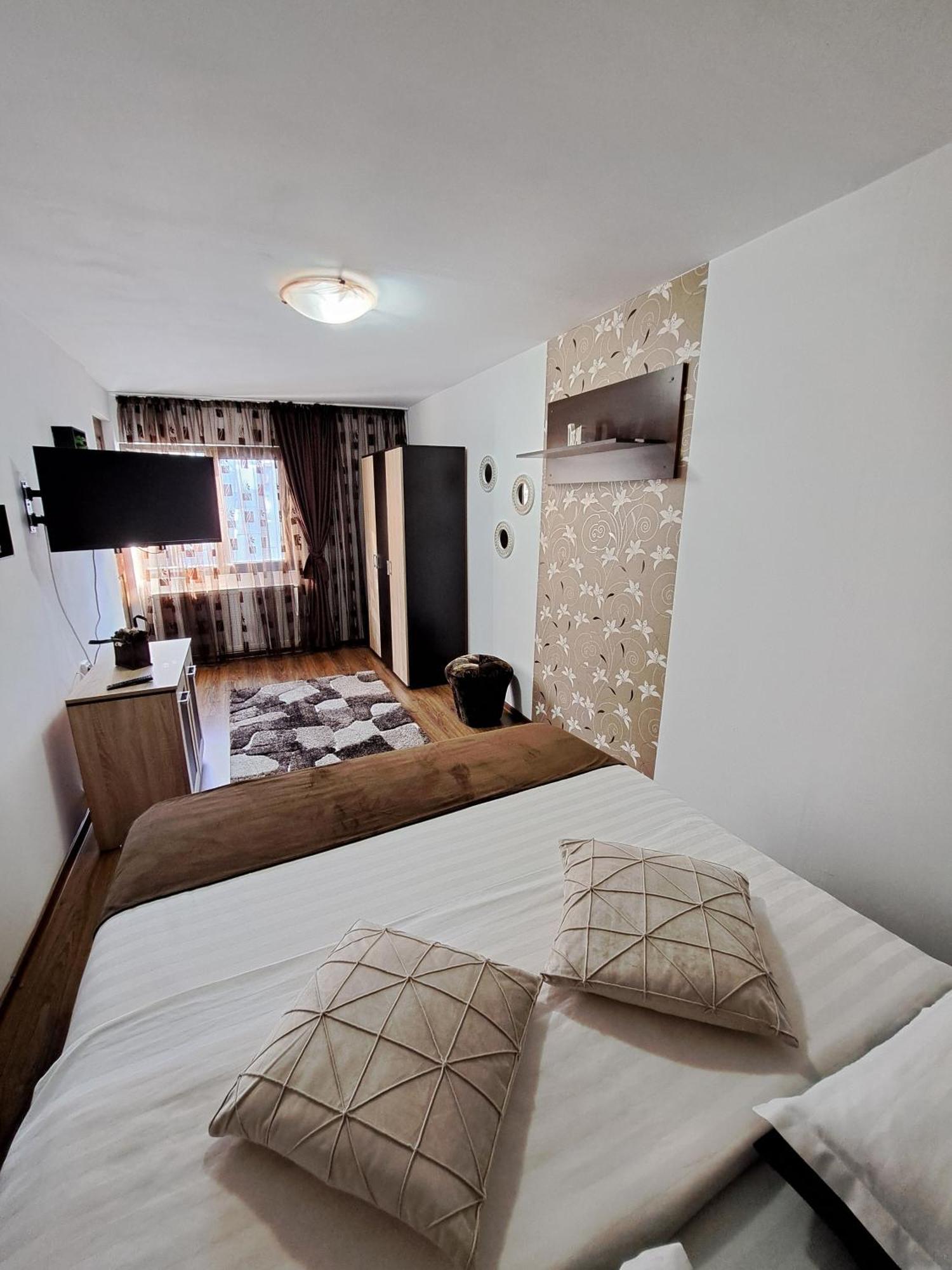 סינאיה Shelby Accommodation -Adult Only- מראה חיצוני תמונה