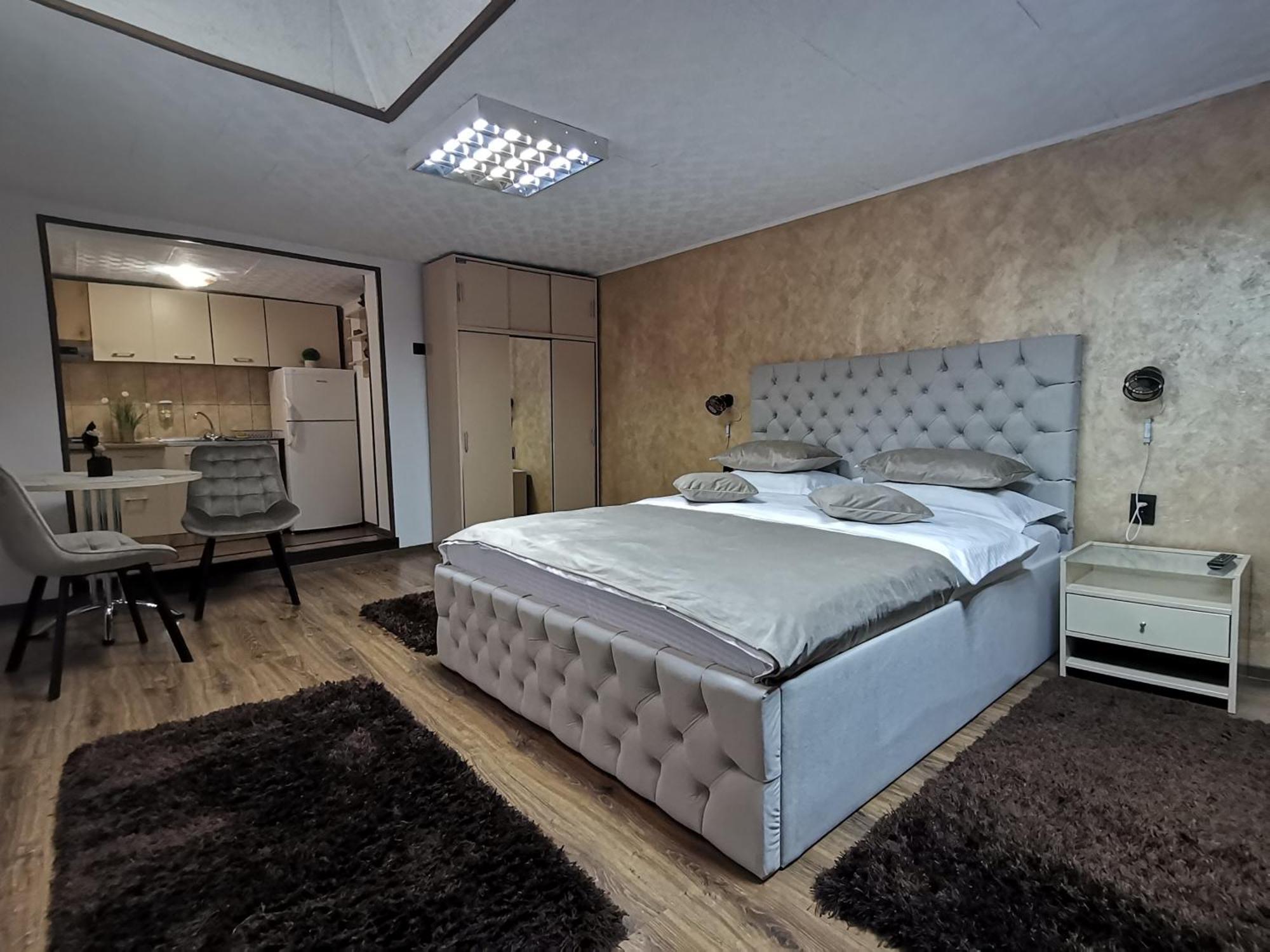 סינאיה Shelby Accommodation -Adult Only- מראה חיצוני תמונה
