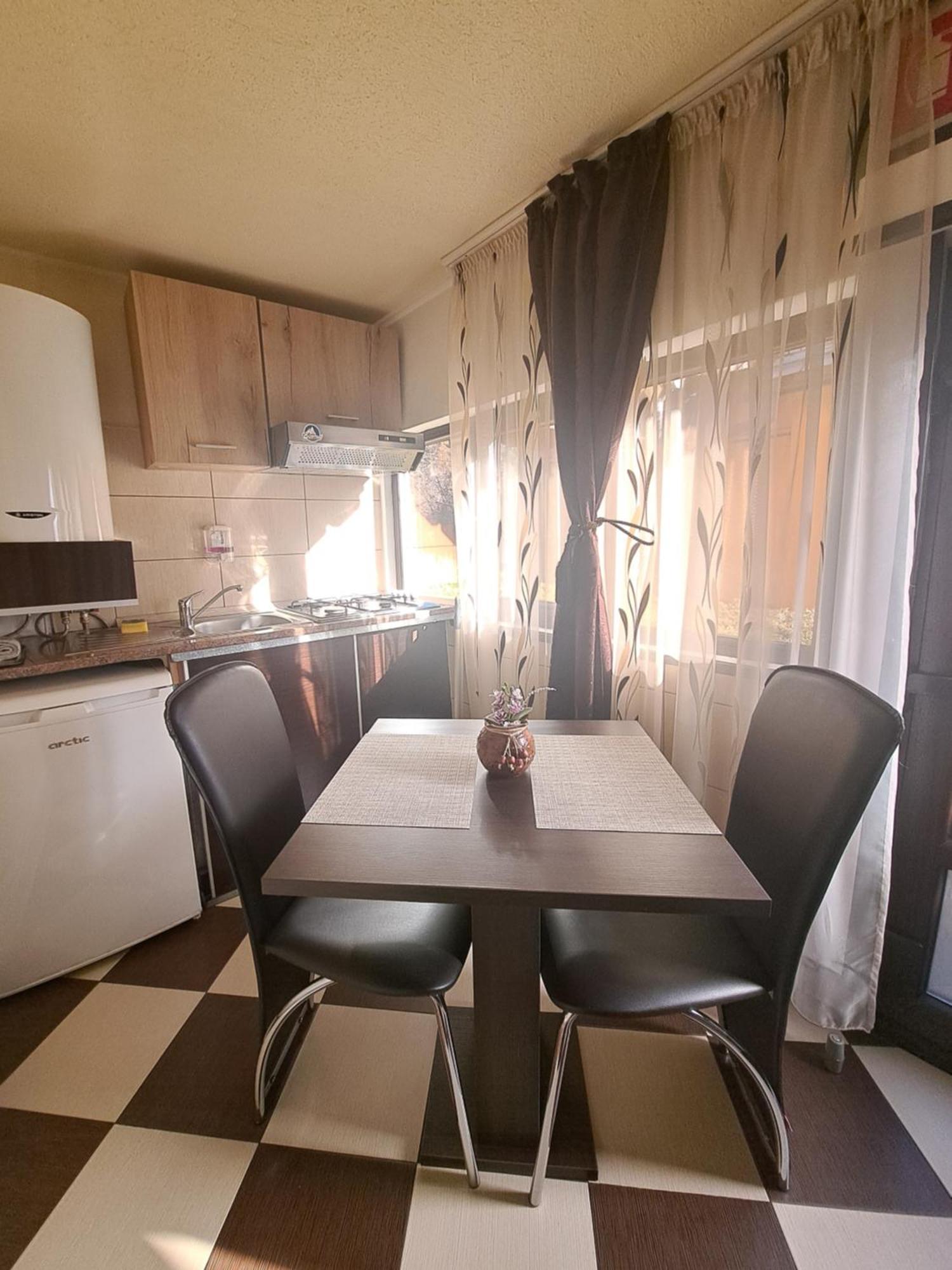 סינאיה Shelby Accommodation -Adult Only- מראה חיצוני תמונה