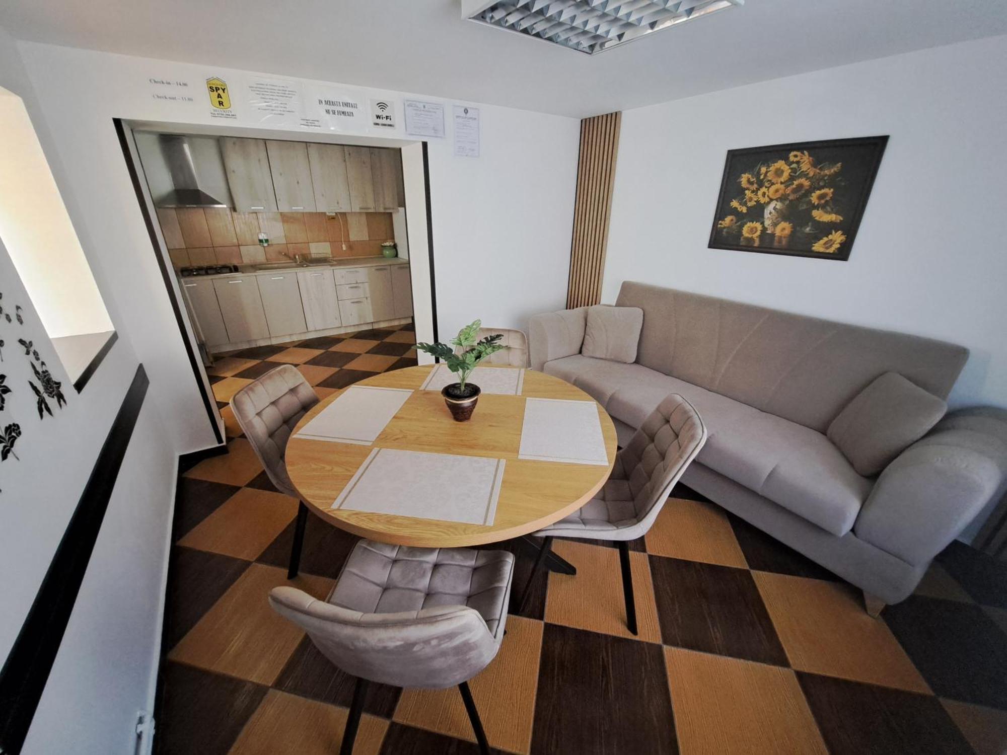 סינאיה Shelby Accommodation -Adult Only- מראה חיצוני תמונה
